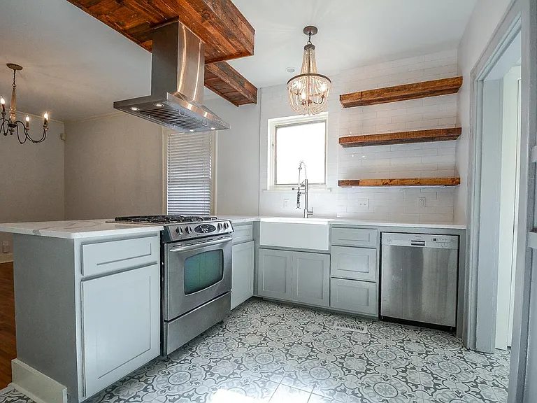 1024 N Tyler St — Photo 2