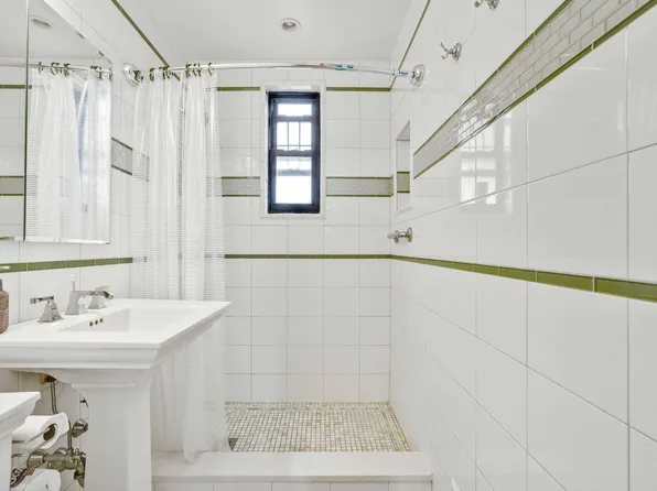 70-47 Park Drive East image 15 of 20