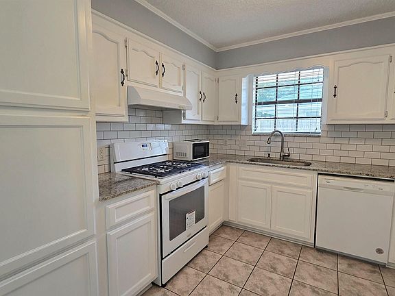 3rd image of 10052 Mint Dr