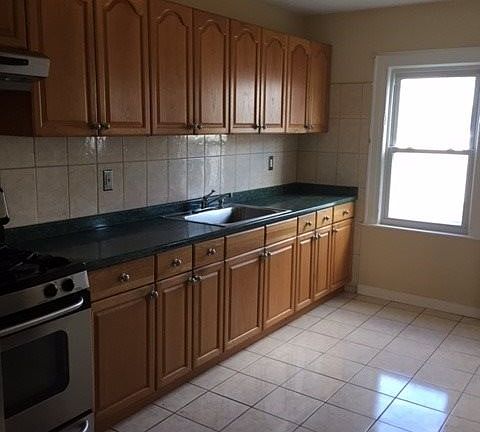 3rd image of 9121 211th St