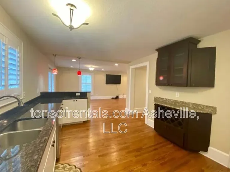 240 S Beaumont St — Photo 10