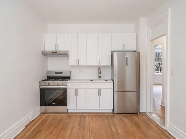 35-27 80th St #32, Queens, NY 11372