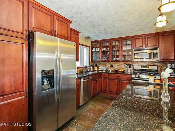 4th image of 808 S Salem Dr