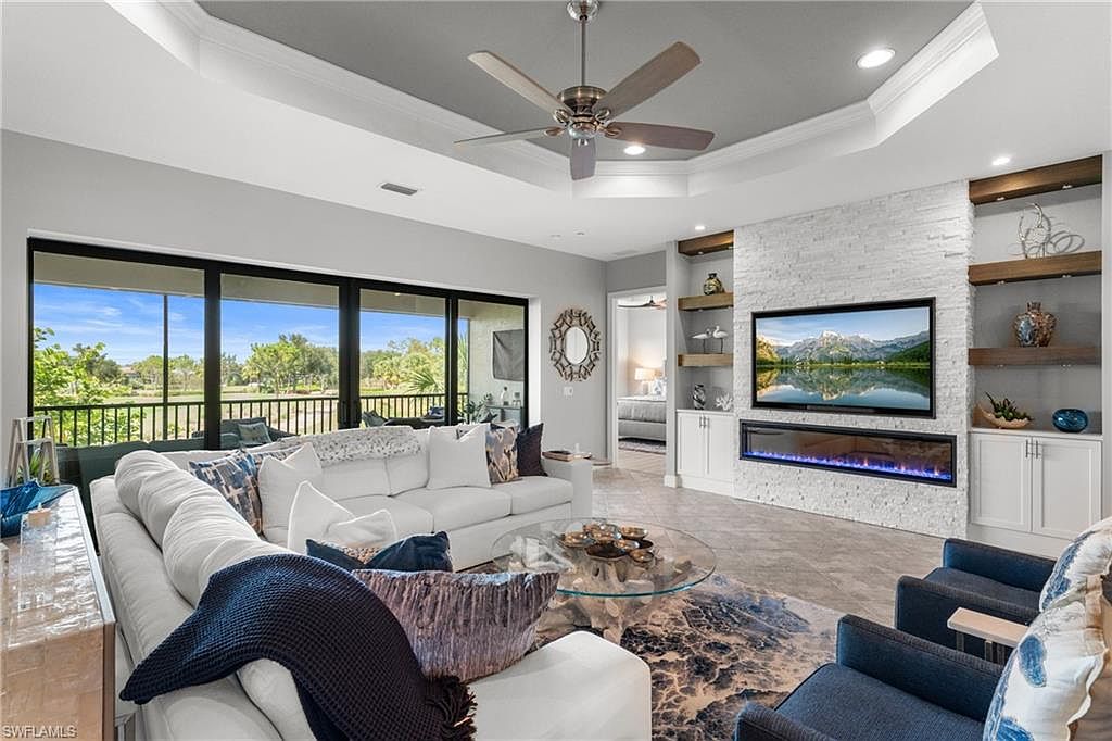 8761 Bellano Ct #202