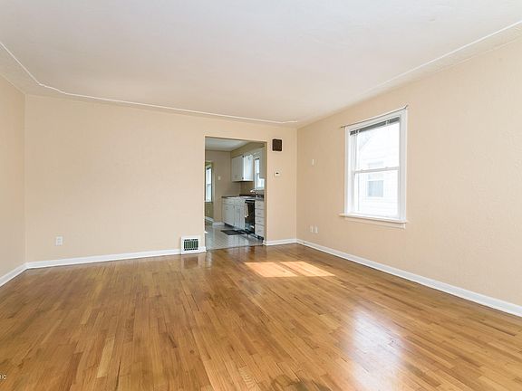 5th image of 510 Iroquois Ave