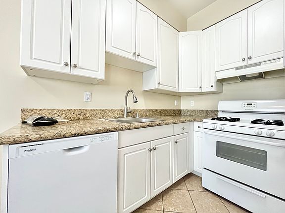 3rd image of 22651 Del Valle St APT 6