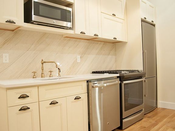 2nd image of 1426 Dekalb Ave APT 1L