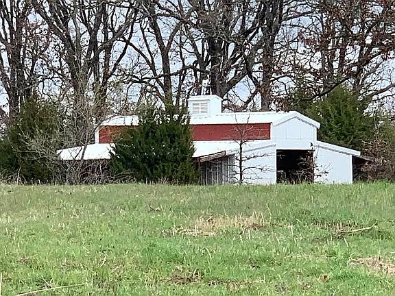 24 x 24 weaning barn w/sheds