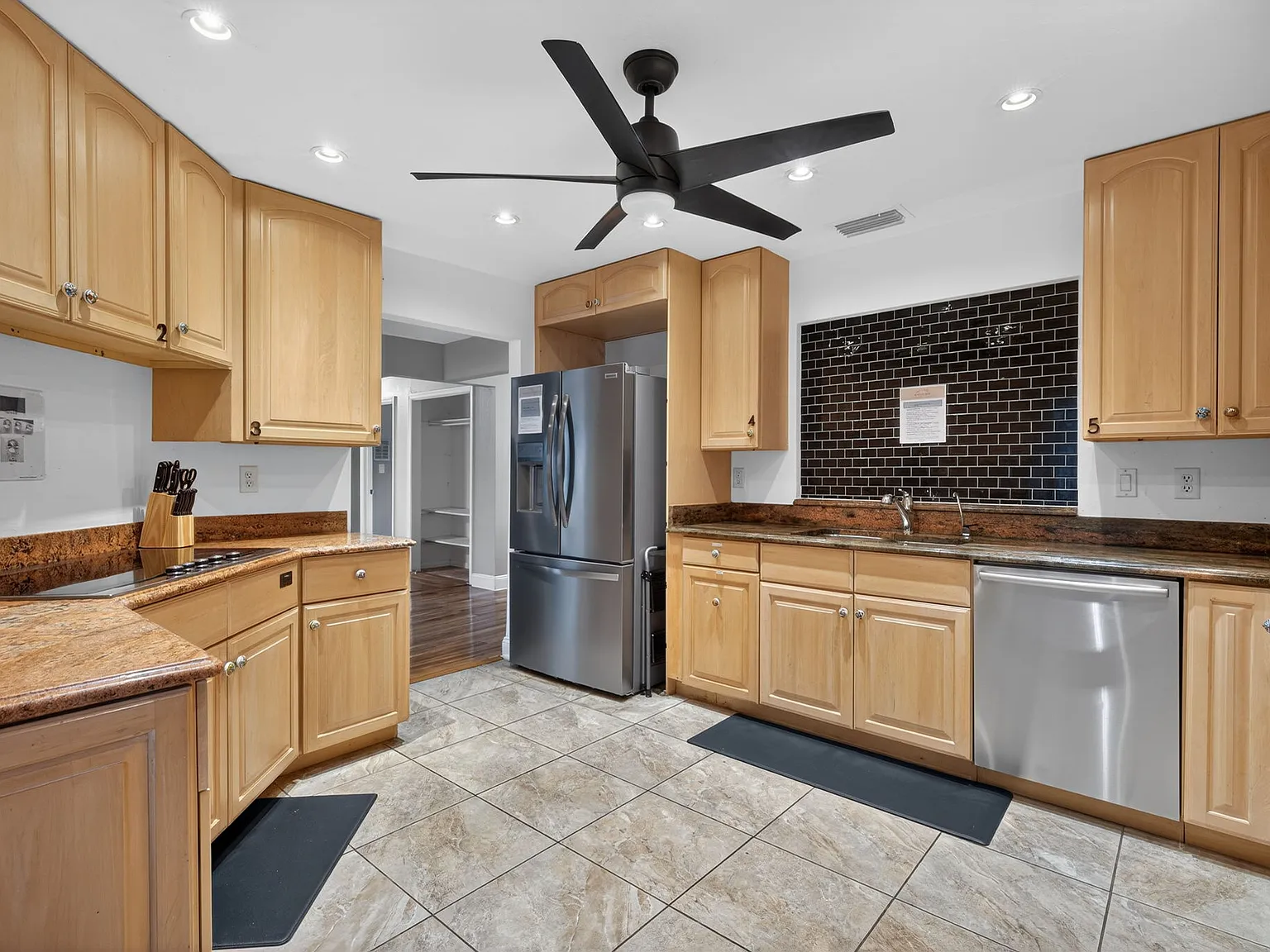 4 bed, 1710 sqft, $796 — Photo 4
