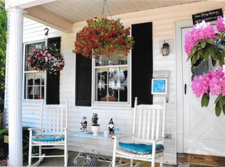 8 Bates Ct, Dedham, MA 02026