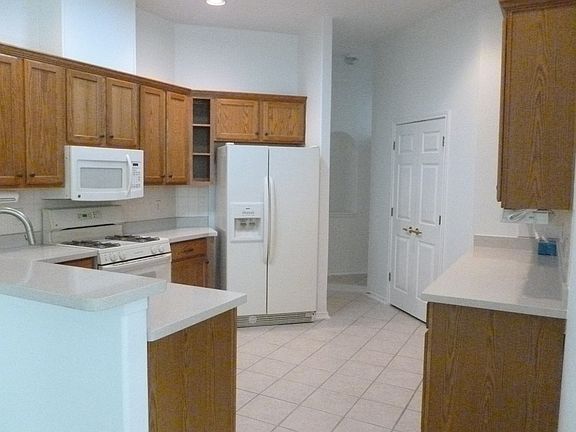5th image of 301 Summer Hill Dr
