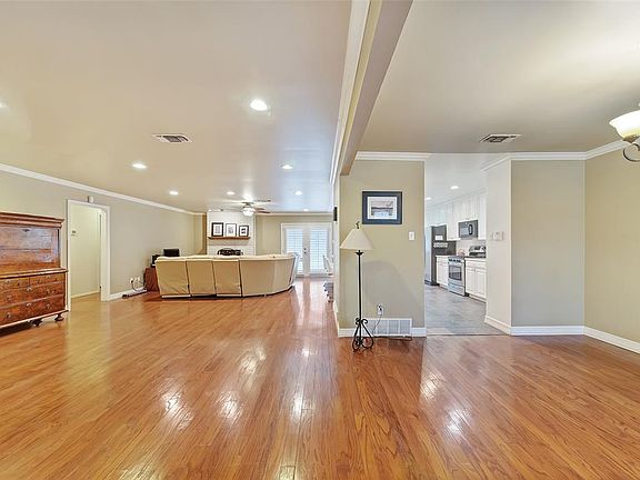 5th image of 3017 Woodford Dr