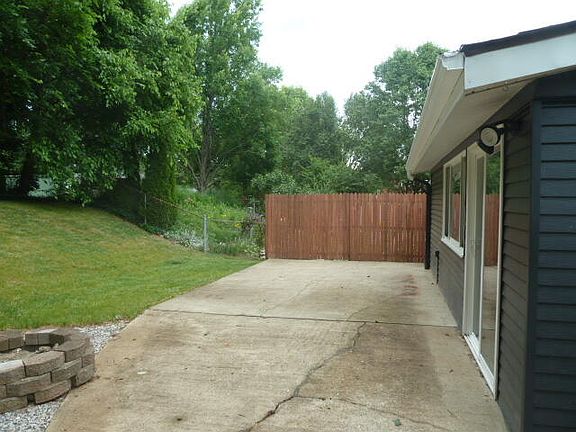 3rd image of 3170 Woodward St