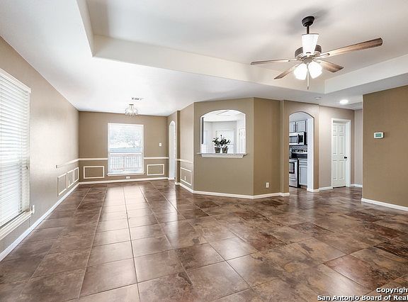 4th image of 4 Cove Creek Dr