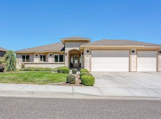 1788 Meadow Hills Dr, Richland, WA 99352