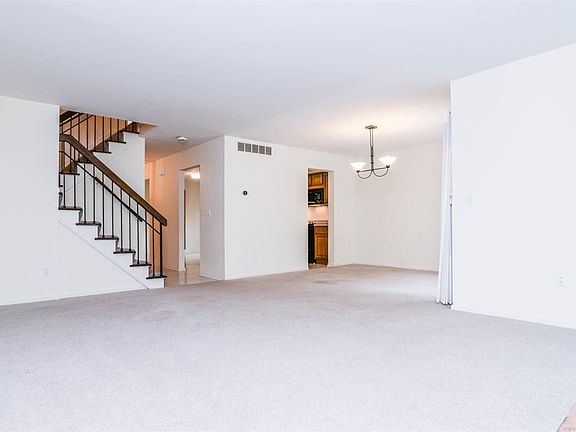 4th image of 913 Greenhills Dr