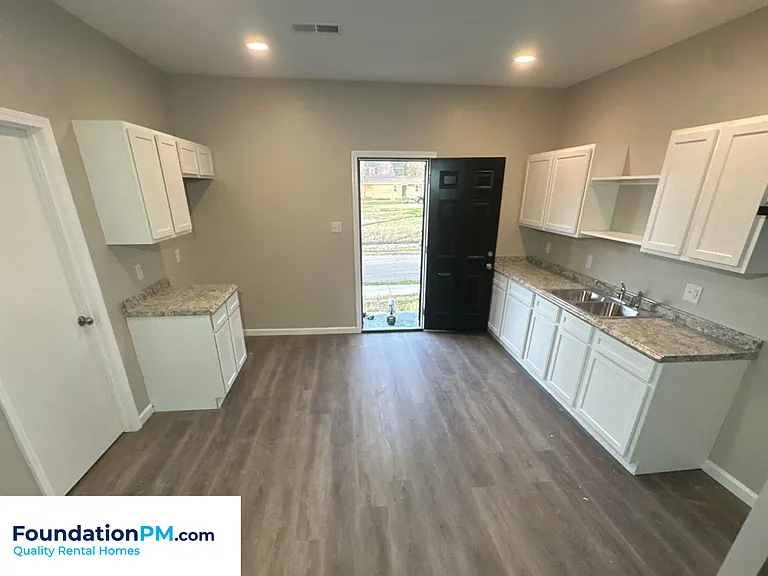 772 Pearce St — Photo 4