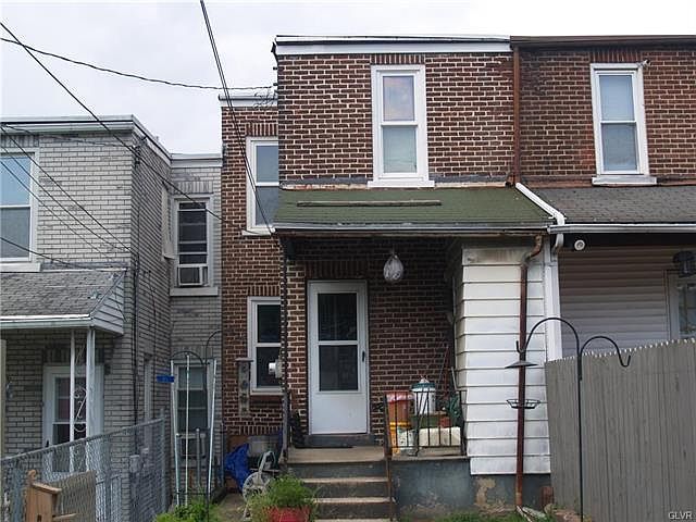 2nd image of 136 E Elm St