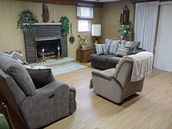 4th image of 2647 Calwagner Ave