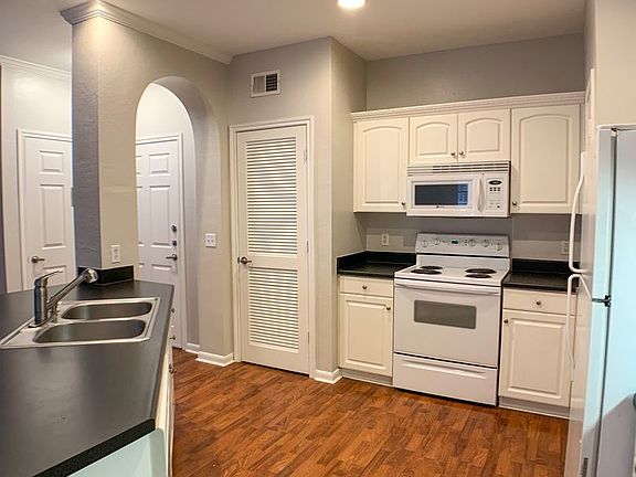 5th image of 860 N Orange Ave APT 410