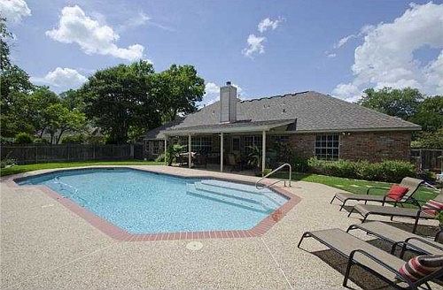 1st image of 10201 Pinehurst Dr