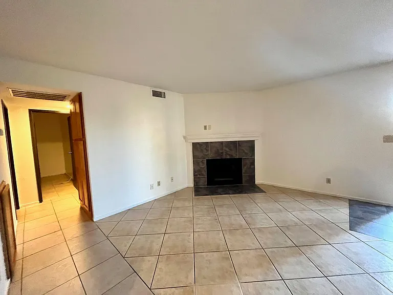 4964 Newport Cove Dr #B — Photo 8