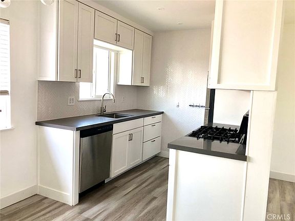 2nd image of 300 Maryland St #3