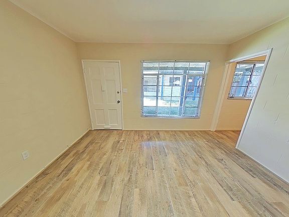 4th image of 1083 Laurel St #C