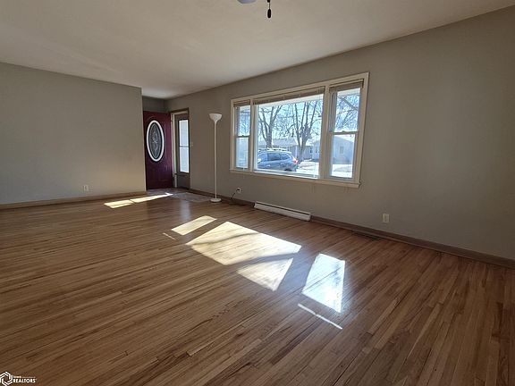 3rd image of 1013 4th Ave E