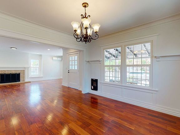 4th image of 2324 S La Salle Ave