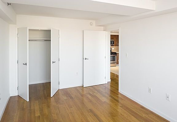 3rd image of 2638 21st St APT 4F