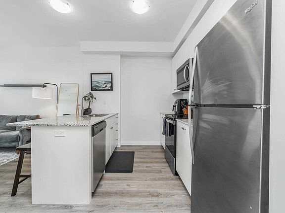 4th image of 60 Charles St W #1206
