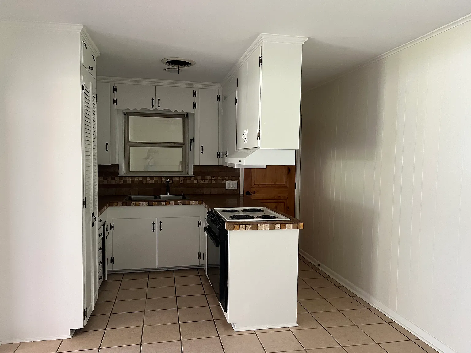 3 bed, 1400 sqft, $1,700 — Photo 4