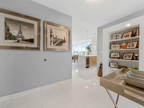 4th image of 2020 N Bayshore Dr APT 710