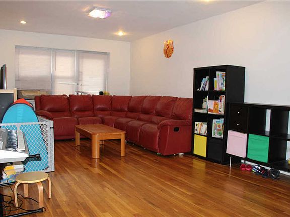3rd image of 44-55, Kissena Blvd #1D