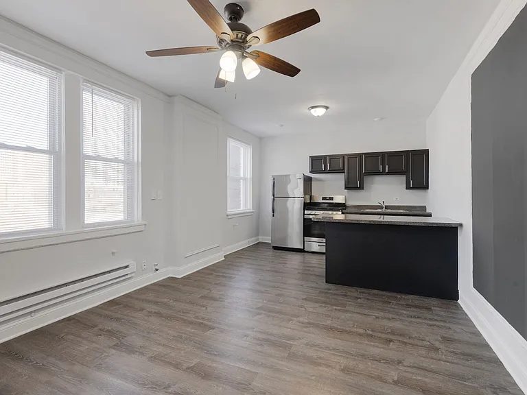 The Kenmore on Edgewater — Photo 82