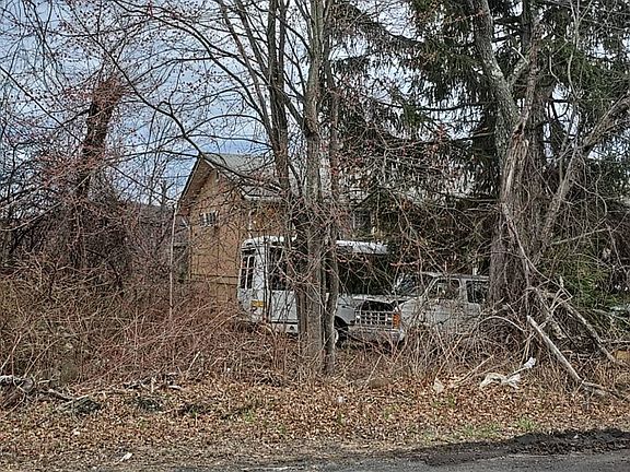 3rd image of 262 Ridge Rd