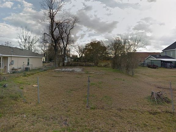 2nd image of 440 Shamrock St