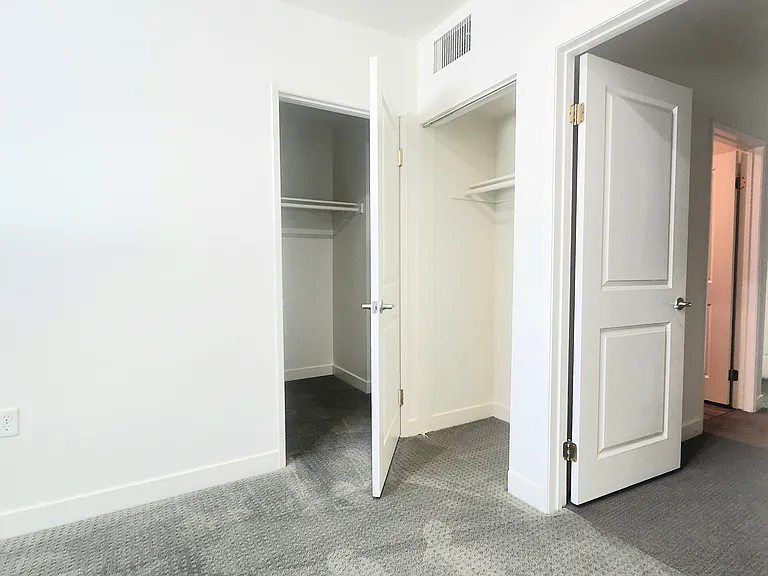 644 N Harvard Blvd #204 — Photo 16