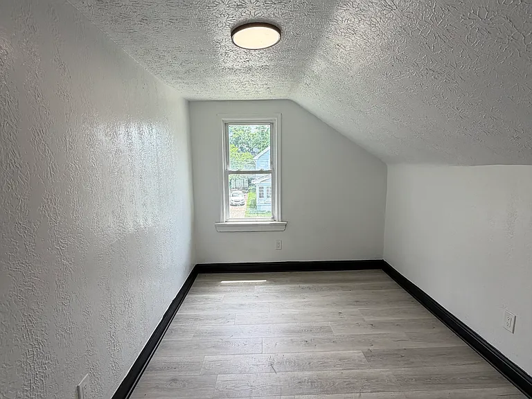 10225 Avon Ave — Photo 13