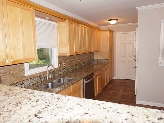 4th image of 2477 Creekview Dr SW