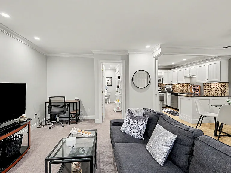 2289 Bedford St #D7 — Photo 9