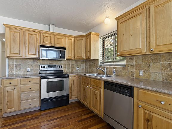 5th image of 2776 E Wilshire Dr