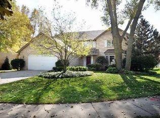 505 Easy St, Darien, IL 60561