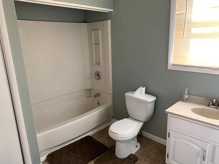 Shower/toilet upstairs full bath