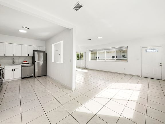 5th image of 1271 NE 159th St