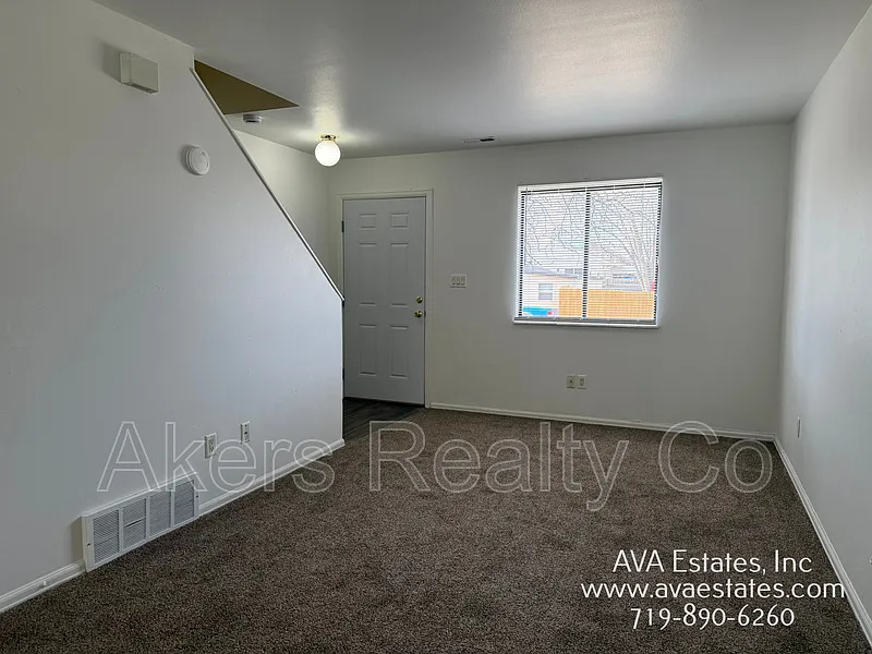Building Photo - 1405 E 19th St #B