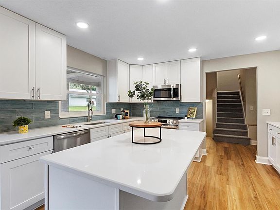 3rd image of 7255A River Forest Ln