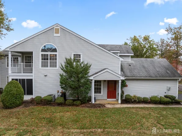 10 Andrew Johnson Dr #D, Monroe Township, NJ 08831