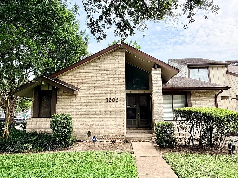 7202 S Dairy Ashford Rd — Photo 2